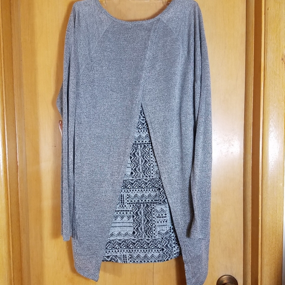 Sweater weather bundle! 2 for 1 sweaters, XL - Picture 5 of 7